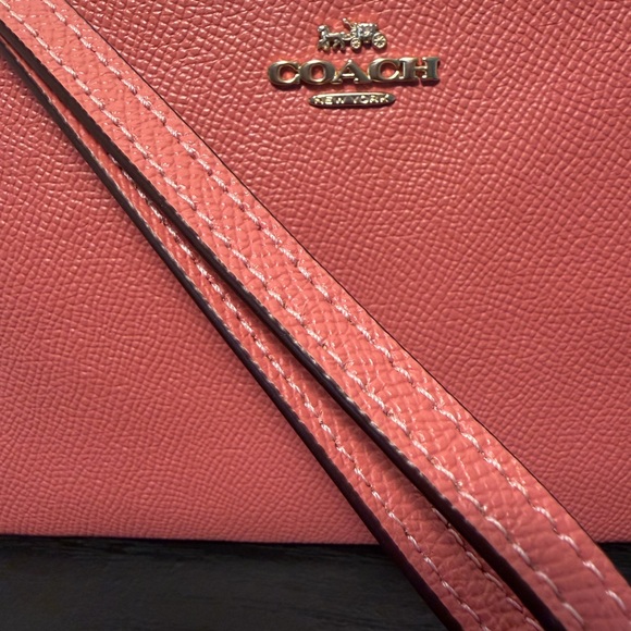 EUC Coach Crossgrain Leather Large Wristlet Pink - Picture 3 of 13